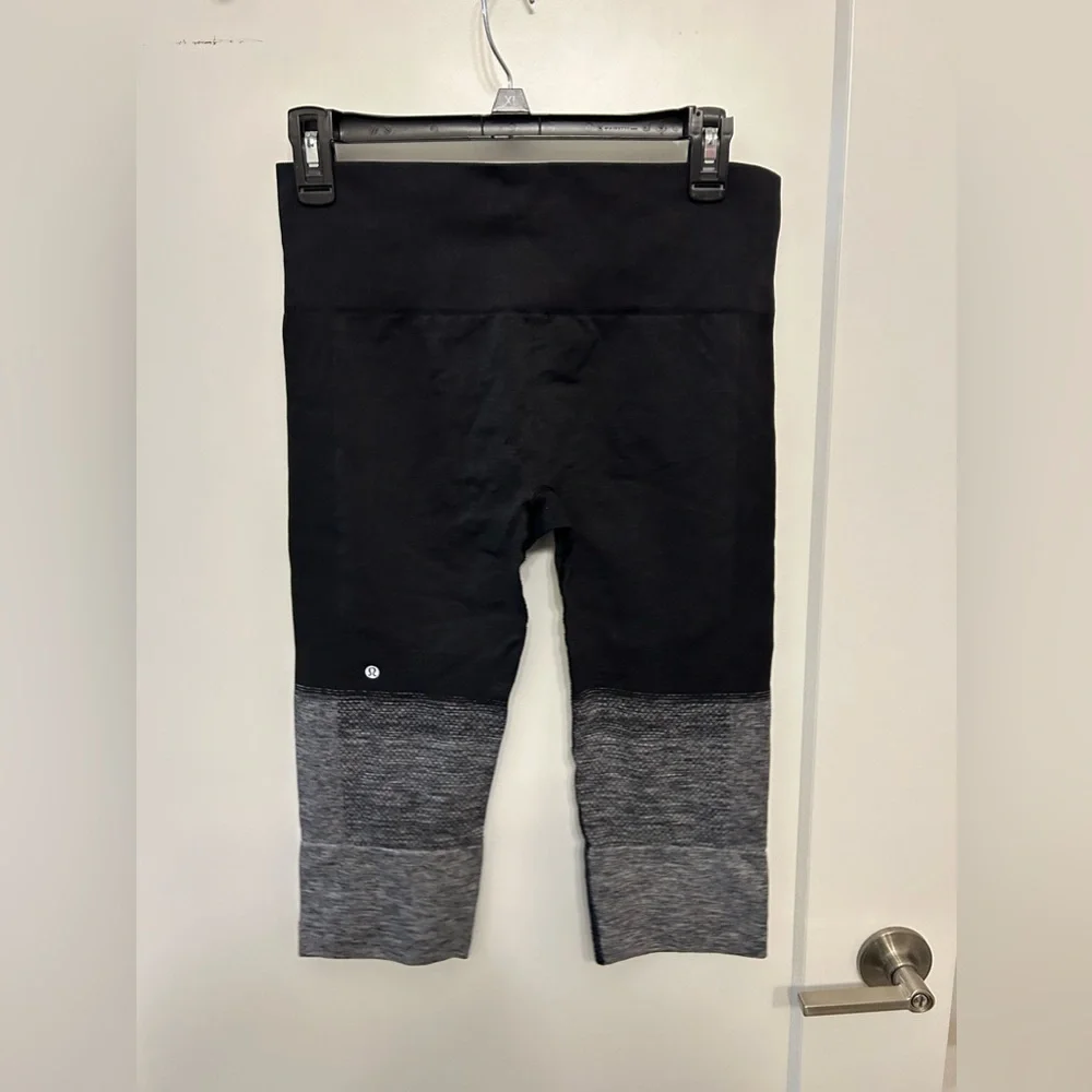 Like New Lululemon Seamlessly Street Crop